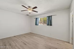 2925 W Mandalay Ln, Phoenix, AZ 85053 - Photo 2