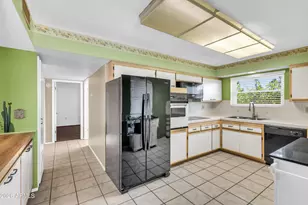 10024 W Lakeview Cir S, Sun City, AZ 85351 - Photo 8