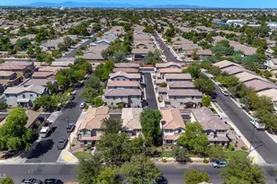 2898 S Hansen Dr, Gilbert, AZ 85295 - Photo 2