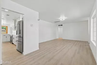 717 W Georgia Avenue, Phoenix, AZ 85013 - Photo 6