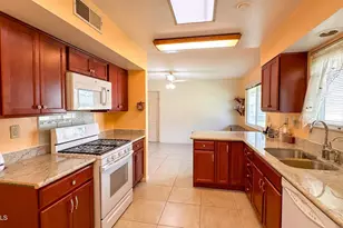 10413 W Prairie Hills Cir, Sun City, AZ 85351 - Photo 6