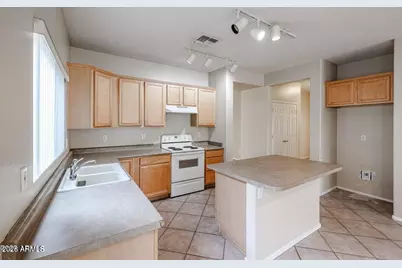 16183 W Winchcomb Drive, Surprise, AZ 85379 - Photo 10
