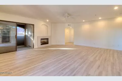 5104 N 32nd Street #408, Phoenix, AZ 85018 - Photo 2