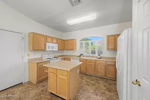 8023 S 27th Way, Phoenix, AZ 85042 - Photo 12