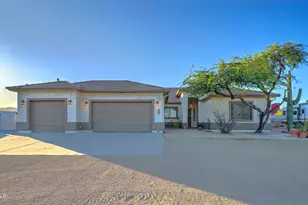 224 E Whiteley St, Apache Junction, AZ 85119 - Photo 2