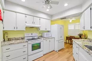 19026 N Camino Del Sol Dr, Sun City West, AZ 85375 - Photo 10