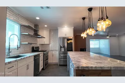 8637 E Keim Drive, Scottsdale, AZ 85250 - Photo 6