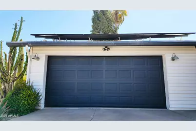 8637 E Keim Drive, Scottsdale, AZ 85250 - Photo 2