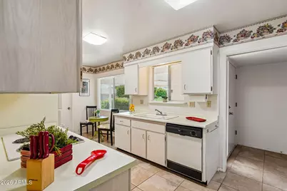 10515 W Roundelay Circle, Sun City, AZ 85351 - Photo 12
