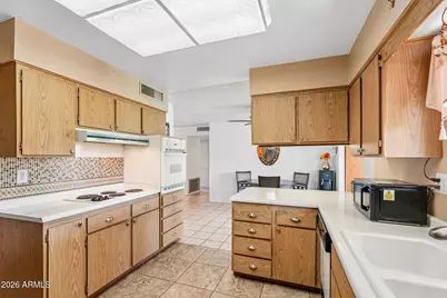 10343 W Prairie Hills Circle, Sun City, AZ 85351 - Photo 12