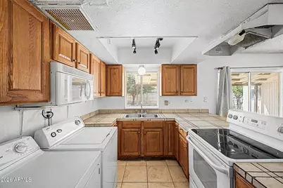8201 W Sells Drive, Phoenix, AZ 85033 - Photo 10