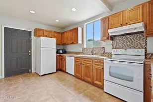 939 S Pioneer, Mesa, AZ 85204 - Photo 4