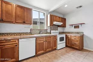 939 S Pioneer, Mesa, AZ 85204 - Photo 6