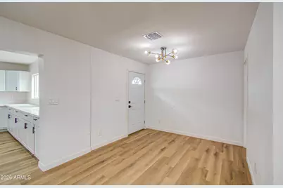 7626 W Sheila Lane, Phoenix, AZ 85033 - Photo 8