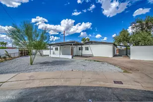 7626 W Sheila Ln, Phoenix, AZ 85033 - Photo 2