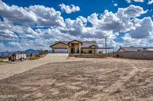 213 E Elm Ln, Avondale, AZ 85323 - Photo 2