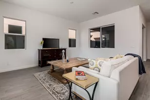927 E Paseo Way, Phoenix, AZ 85042 - Photo 8