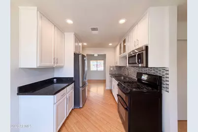 909 W Missouri Avenue, Phoenix, AZ 85013 - Photo 2