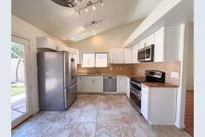 3906 E Amberwood Drive, Phoenix, AZ 85048 - Photo 2