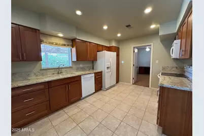 3625 E Garden Drive, Phoenix, AZ 85028 - Photo 2
