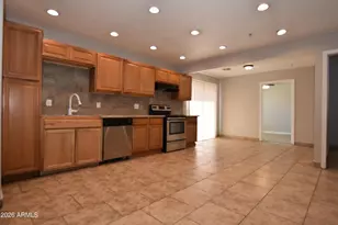 6301 W Earll Dr, Phoenix, AZ 85033 - Photo 6