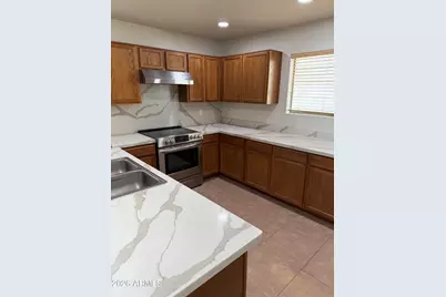 9518 N 82nd Glen, Peoria, AZ 85345 - Photo 2