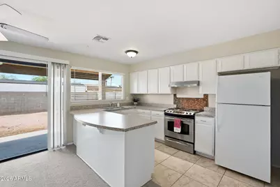 1323 W Morrow Drive, Phoenix, AZ 85027 - Photo 10