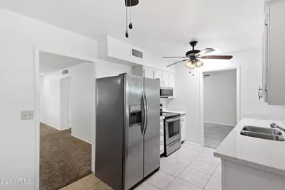 10922 W Santa Fe Drive, Sun City, AZ 85351 - Photo 8