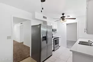 10922 W Santa Fe Dr, Sun City, AZ 85351 - Photo 8