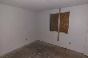 1910 N 42nd Dr, Phoenix, AZ 85009 - Photo 8