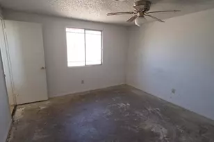 1910 N 42nd Dr, Phoenix, AZ 85009 - Photo 10
