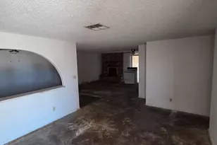 1910 N 42nd Dr, Phoenix, AZ 85009 - Photo 2