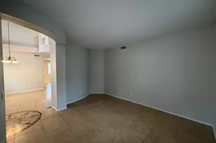 7819 S 22nd Ln, Phoenix, AZ 85041 - Photo 8