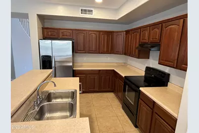 7819 S 22nd Lane, Phoenix, AZ 85041 - Photo 12