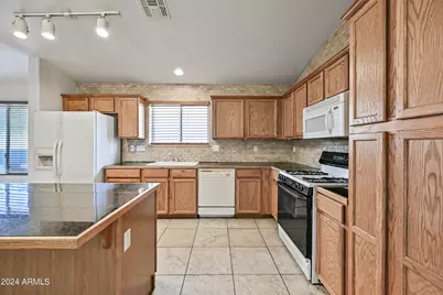 15110 N 140th Avenue, Surprise, AZ 85379 - Photo 6