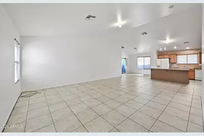 15110 N 140th Avenue, Surprise, AZ 85379 - Photo 2