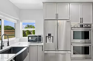 702 E Desert Park Ln, Phoenix, AZ 85020 - Photo 4