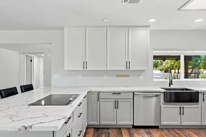 702 E Desert Park Lane, Phoenix, AZ 85020 - Photo 18