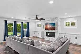 702 E Desert Park Ln, Phoenix, AZ 85020 - Photo 16