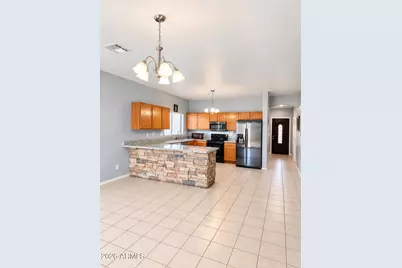 5830 S 11th Drive, Phoenix, AZ 85041 - Photo 6