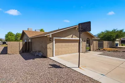 686 W 22nd Avenue, Apache Junction, AZ 85120 - Photo 2