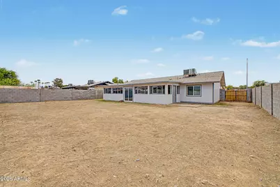 2724 E Holmes Avenue, Mesa, AZ 85204 - Photo 10