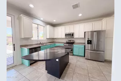 841 E Gary Lane, Phoenix, AZ 85042 - Photo 2