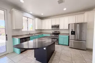 841 E Gary Ln, Phoenix, AZ 85042 - Photo 2