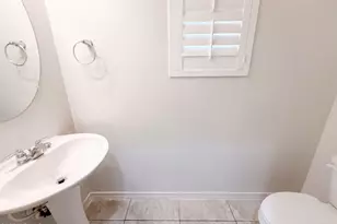 841 E Gary Ln, Phoenix, AZ 85042 - Photo 8