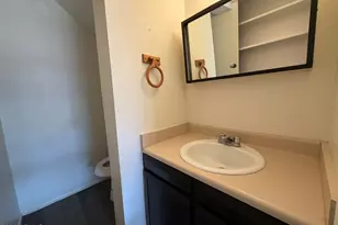 5910 W Golden Ln, Glendale, AZ 85302 - Photo 8