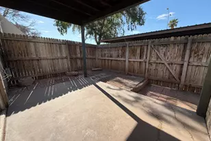5910 W Golden Ln, Glendale, AZ 85302 - Photo 16