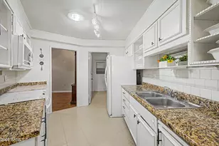 11078 W Coggins Dr, Sun City, AZ 85351 - Photo 10