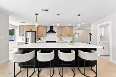8852 S Lakeshore Drive, Tempe, AZ 85284 - Photo 12