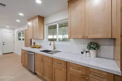 709 E Royal Palm Road, Phoenix, AZ 85020 - Photo 18